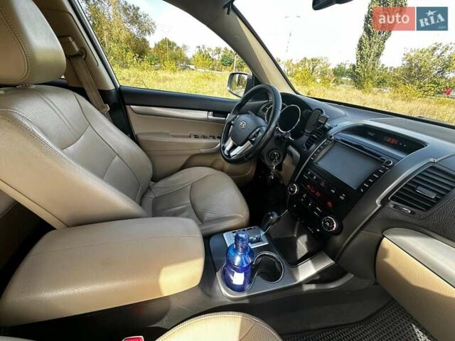 Білий Кіа Соренто, об'ємом двигуна 2.36 л та пробігом 162 тис. км за 15000 $, фото 25 на Automoto.ua