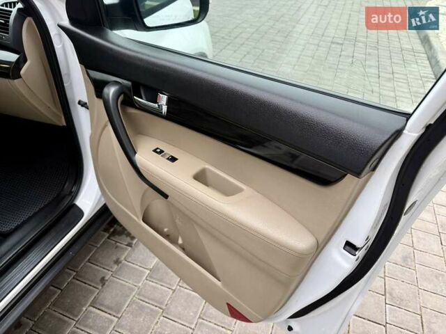 Белый Киа Соренто, объемом двигателя 2.4 л и пробегом 331 тыс. км за 9999 $, фото 39 на Automoto.ua