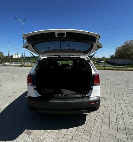Белый Киа Соренто, объемом двигателя 2.4 л и пробегом 200 тыс. км за 10399 $, фото 61 на Automoto.ua