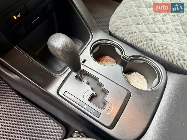 Білий Кіа Соренто, об'ємом двигуна 2.4 л та пробігом 327 тис. км за 9999 $, фото 37 на Automoto.ua