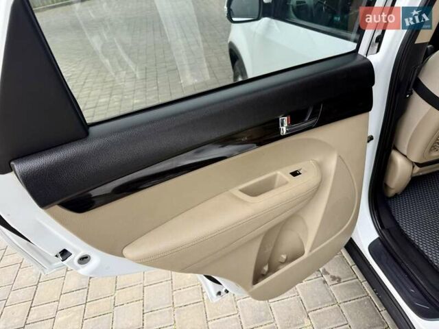 Белый Киа Соренто, объемом двигателя 2.4 л и пробегом 331 тыс. км за 9999 $, фото 62 на Automoto.ua