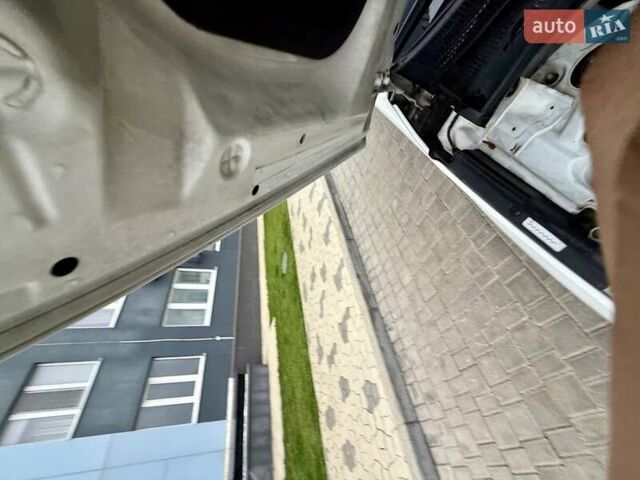 Белый Киа Соренто, объемом двигателя 2.4 л и пробегом 331 тыс. км за 9999 $, фото 72 на Automoto.ua