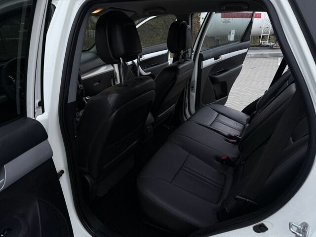 Белый Киа Соренто, объемом двигателя 2.2 л и пробегом 137 тыс. км за 11800 $, фото 8 на Automoto.ua