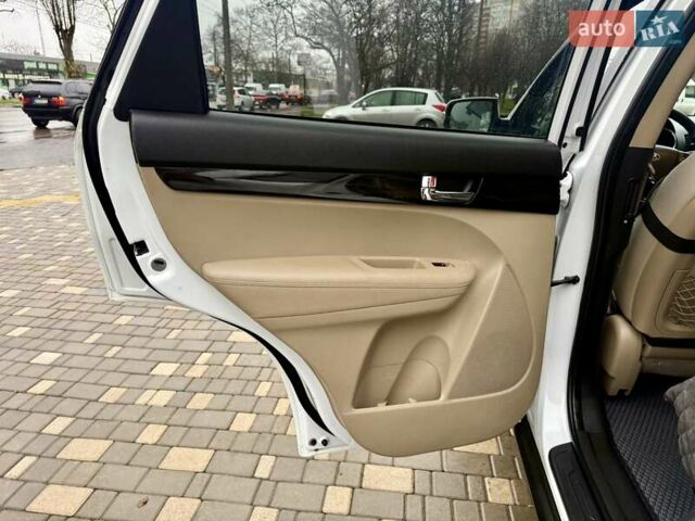 Білий Кіа Соренто, об'ємом двигуна 2.4 л та пробігом 327 тис. км за 9999 $, фото 48 на Automoto.ua