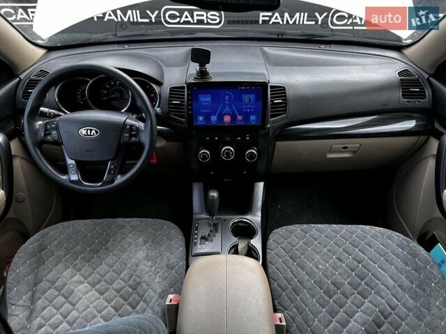 Белый Киа Соренто, объемом двигателя 2.4 л и пробегом 300 тыс. км за 10300 $, фото 13 на Automoto.ua