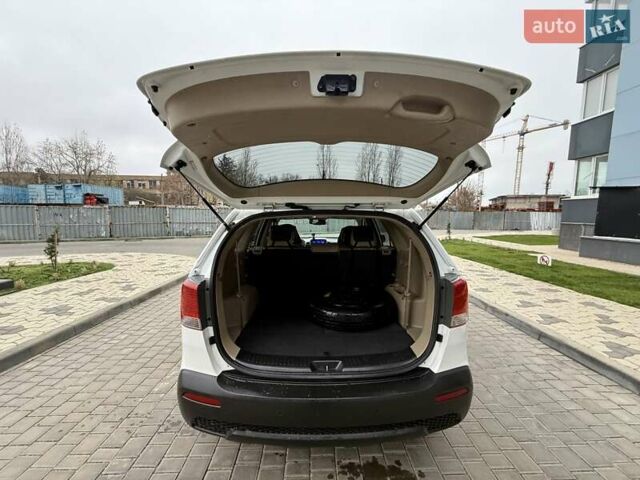 Белый Киа Соренто, объемом двигателя 2.4 л и пробегом 331 тыс. км за 9999 $, фото 66 на Automoto.ua