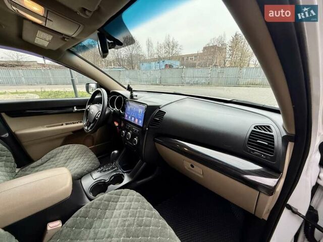 Белый Киа Соренто, объемом двигателя 2.4 л и пробегом 331 тыс. км за 9999 $, фото 47 на Automoto.ua