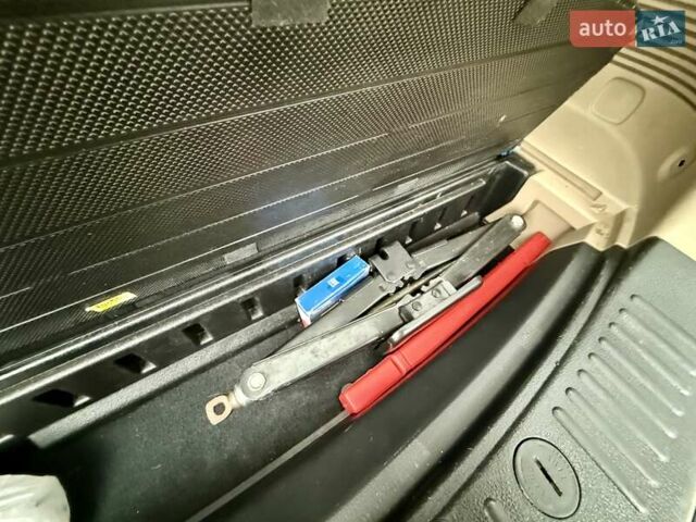 Белый Киа Соренто, объемом двигателя 2.4 л и пробегом 331 тыс. км за 9999 $, фото 70 на Automoto.ua