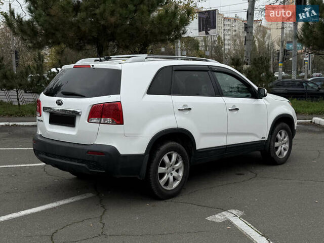 Белый Киа Соренто, объемом двигателя 2.36 л и пробегом 180 тыс. км за 9999 $, фото 11 на Automoto.ua