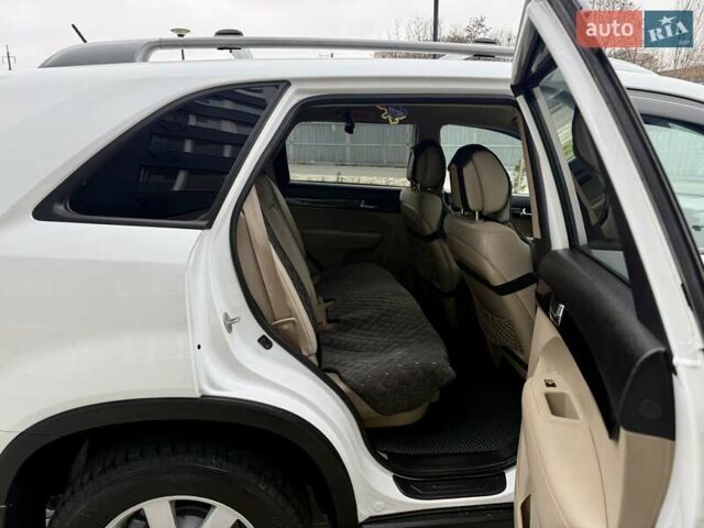 Белый Киа Соренто, объемом двигателя 2.4 л и пробегом 331 тыс. км за 9999 $, фото 55 на Automoto.ua