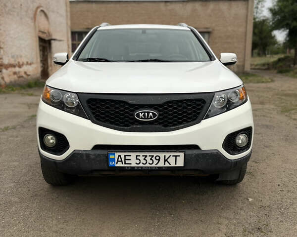 Белый Киа Соренто, объемом двигателя 2.4 л и пробегом 230 тыс. км за 11500 $, фото 1 на Automoto.ua