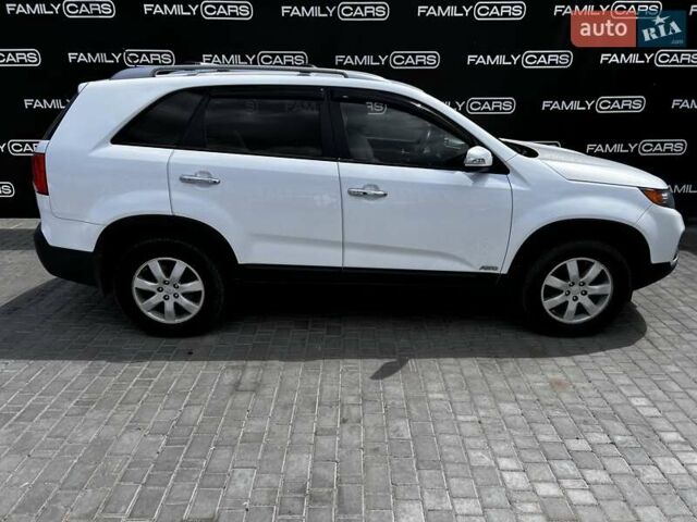 Белый Киа Соренто, объемом двигателя 2.4 л и пробегом 300 тыс. км за 10300 $, фото 3 на Automoto.ua