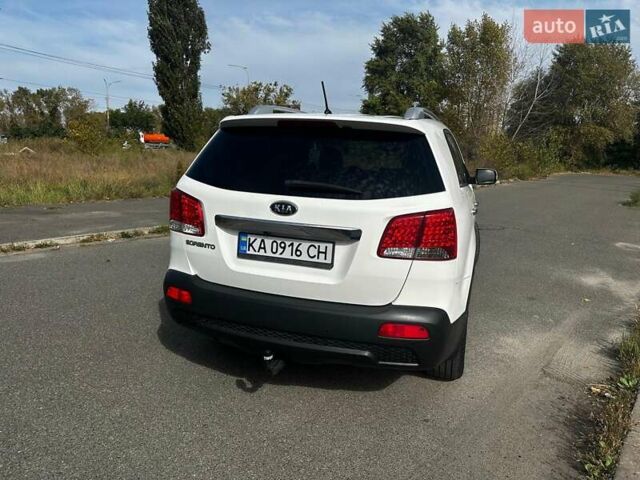 Білий Кіа Соренто, об'ємом двигуна 2.36 л та пробігом 162 тис. км за 15000 $, фото 9 на Automoto.ua