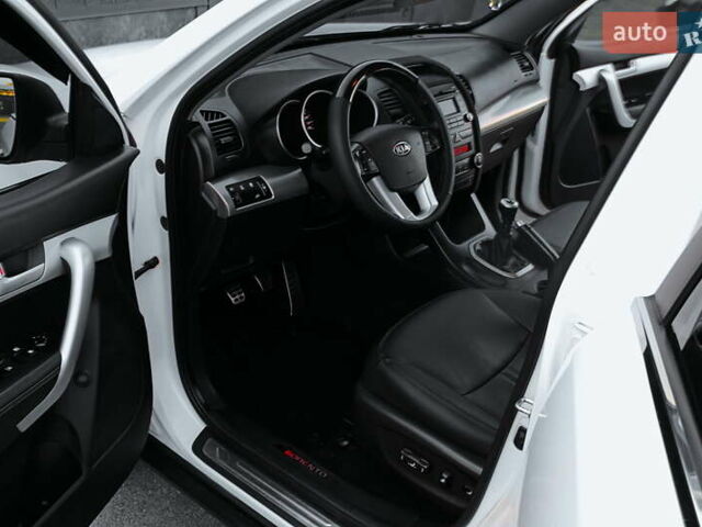 Белый Киа Соренто, объемом двигателя 2.2 л и пробегом 135 тыс. км за 12250 $, фото 7 на Automoto.ua