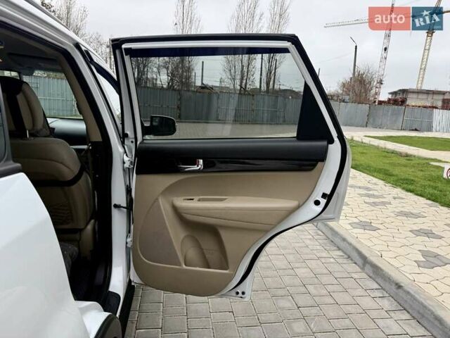 Белый Киа Соренто, объемом двигателя 2.4 л и пробегом 331 тыс. км за 9999 $, фото 51 на Automoto.ua