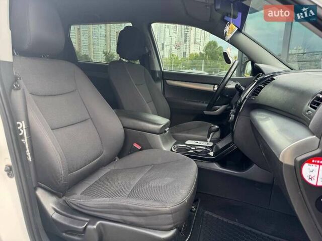 Белый Киа Соренто, объемом двигателя 2.36 л и пробегом 135 тыс. км за 11590 $, фото 11 на Automoto.ua