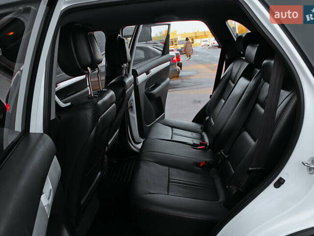 Белый Киа Соренто, объемом двигателя 2.2 л и пробегом 135 тыс. км за 12250 $, фото 8 на Automoto.ua