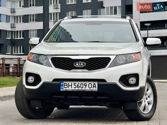 Белый Киа Соренто, объемом двигателя 2.4 л и пробегом 331 тыс. км за 9999 $, фото 12 на Automoto.ua