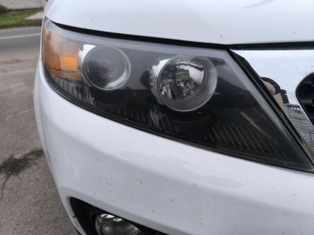 Білий Кіа Соренто, об'ємом двигуна 2.2 л та пробігом 258 тис. км за 14000 $, фото 6 на Automoto.ua