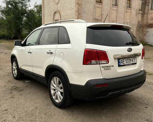 Белый Киа Соренто, объемом двигателя 2.4 л и пробегом 230 тыс. км за 11500 $, фото 6 на Automoto.ua