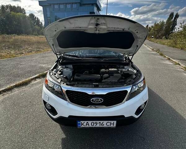 Білий Кіа Соренто, об'ємом двигуна 2.36 л та пробігом 162 тис. км за 15000 $, фото 16 на Automoto.ua