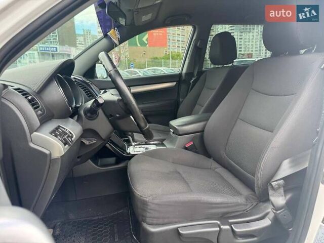 Белый Киа Соренто, объемом двигателя 2.36 л и пробегом 135 тыс. км за 11590 $, фото 8 на Automoto.ua