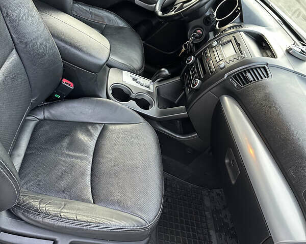 Белый Киа Соренто, объемом двигателя 2.2 л и пробегом 230 тыс. км за 12300 $, фото 18 на Automoto.ua