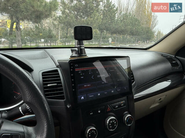 Белый Киа Соренто, объемом двигателя 2.36 л и пробегом 180 тыс. км за 9999 $, фото 17 на Automoto.ua