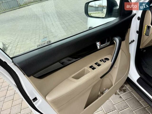 Белый Киа Соренто, объемом двигателя 2.4 л и пробегом 331 тыс. км за 9999 $, фото 27 на Automoto.ua