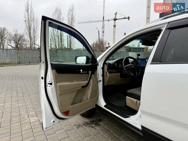 Белый Киа Соренто, объемом двигателя 2.4 л и пробегом 331 тыс. км за 9999 $, фото 29 на Automoto.ua