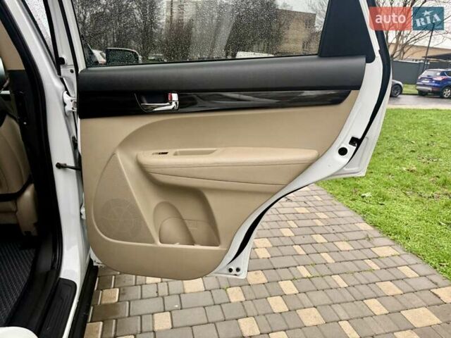 Білий Кіа Соренто, об'ємом двигуна 2.4 л та пробігом 327 тис. км за 9999 $, фото 52 на Automoto.ua