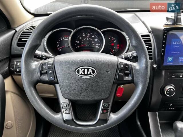 Белый Киа Соренто, объемом двигателя 2.4 л и пробегом 300 тыс. км за 10300 $, фото 11 на Automoto.ua