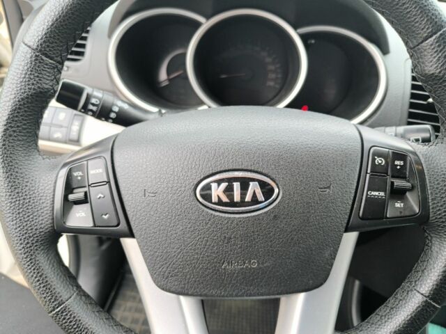 Білий Кіа Соренто, об'ємом двигуна 2.2 л та пробігом 258 тис. км за 14000 $, фото 17 на Automoto.ua