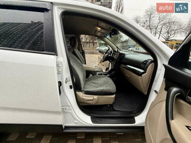 Білий Кіа Соренто, об'ємом двигуна 2.4 л та пробігом 327 тис. км за 9999 $, фото 38 на Automoto.ua