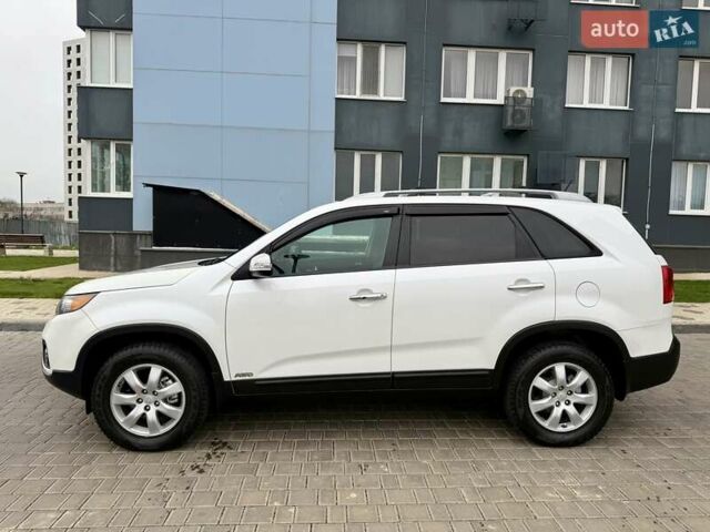 Белый Киа Соренто, объемом двигателя 2.4 л и пробегом 331 тыс. км за 9999 $, фото 2 на Automoto.ua