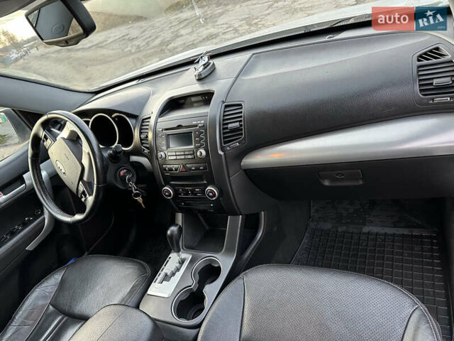 Белый Киа Соренто, объемом двигателя 2.2 л и пробегом 230 тыс. км за 12300 $, фото 19 на Automoto.ua