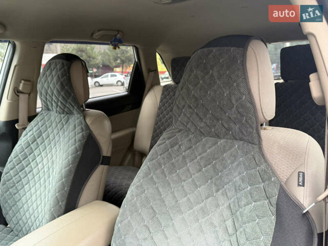 Белый Киа Соренто, объемом двигателя 2.36 л и пробегом 180 тыс. км за 9999 $, фото 13 на Automoto.ua