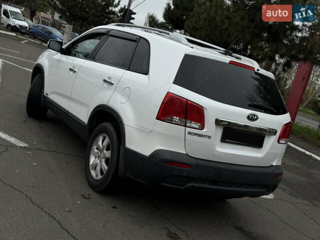 Белый Киа Соренто, объемом двигателя 2.36 л и пробегом 180 тыс. км за 9999 $, фото 4 на Automoto.ua
