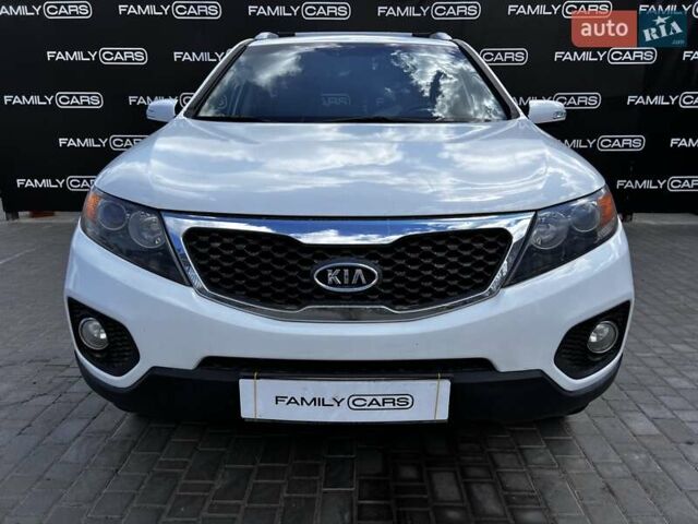 Белый Киа Соренто, объемом двигателя 2.4 л и пробегом 300 тыс. км за 10300 $, фото 1 на Automoto.ua