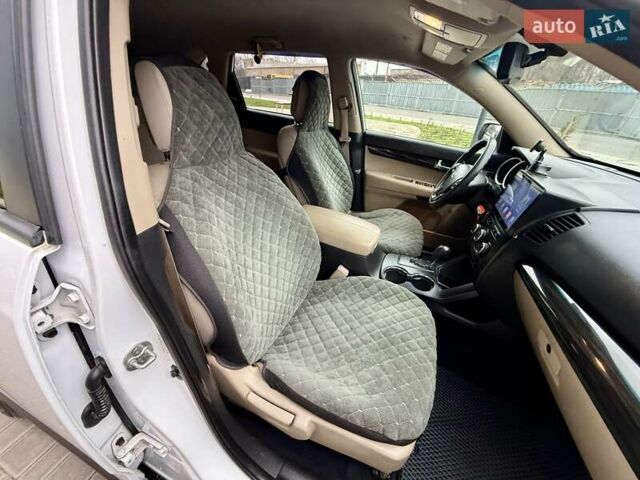 Белый Киа Соренто, объемом двигателя 2.4 л и пробегом 331 тыс. км за 9999 $, фото 42 на Automoto.ua