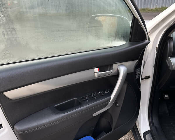 Белый Киа Соренто, объемом двигателя 2.2 л и пробегом 230 тыс. км за 12300 $, фото 16 на Automoto.ua