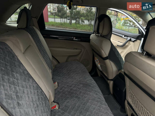 Белый Киа Соренто, объемом двигателя 2.36 л и пробегом 180 тыс. км за 9999 $, фото 26 на Automoto.ua