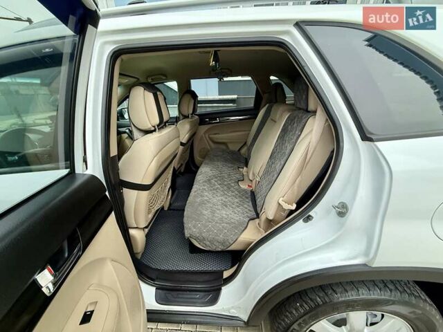 Белый Киа Соренто, объемом двигателя 2.4 л и пробегом 331 тыс. км за 9999 $, фото 60 на Automoto.ua