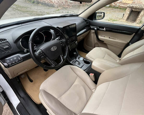 Белый Киа Соренто, объемом двигателя 2.4 л и пробегом 230 тыс. км за 11500 $, фото 11 на Automoto.ua