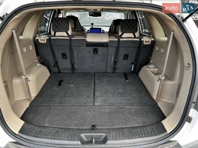 Белый Киа Соренто, объемом двигателя 2.4 л и пробегом 300 тыс. км за 10300 $, фото 8 на Automoto.ua