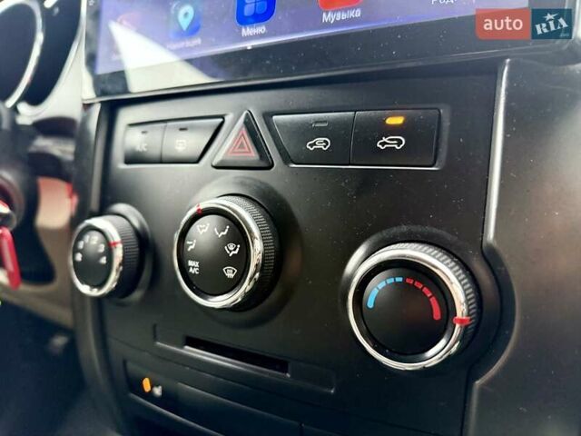 Белый Киа Соренто, объемом двигателя 2.4 л и пробегом 331 тыс. км за 9999 $, фото 50 на Automoto.ua