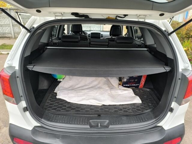 Білий Кіа Соренто, об'ємом двигуна 2.2 л та пробігом 258 тис. км за 14000 $, фото 10 на Automoto.ua