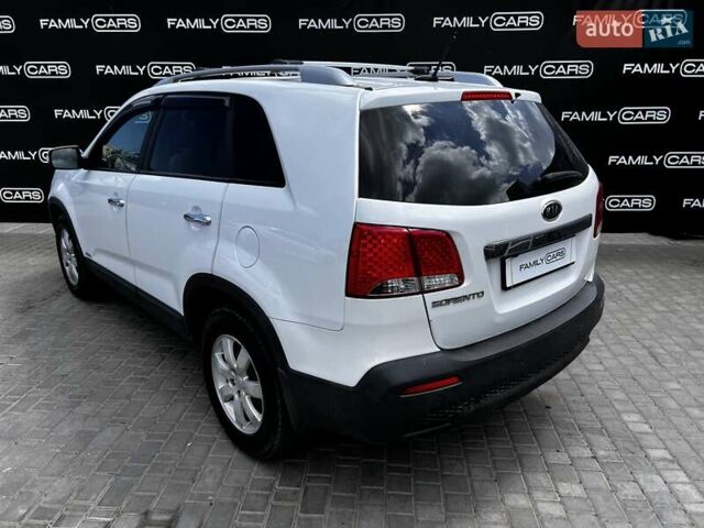 Белый Киа Соренто, объемом двигателя 2.4 л и пробегом 300 тыс. км за 10300 $, фото 6 на Automoto.ua