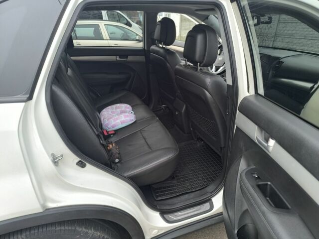 Білий Кіа Соренто, об'ємом двигуна 2.2 л та пробігом 258 тис. км за 14000 $, фото 11 на Automoto.ua