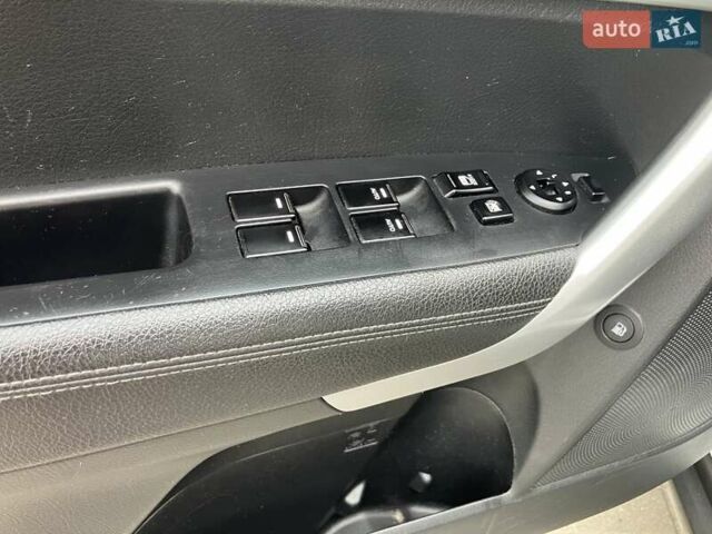 Белый Киа Соренто, объемом двигателя 2.2 л и пробегом 228 тыс. км за 12900 $, фото 18 на Automoto.ua